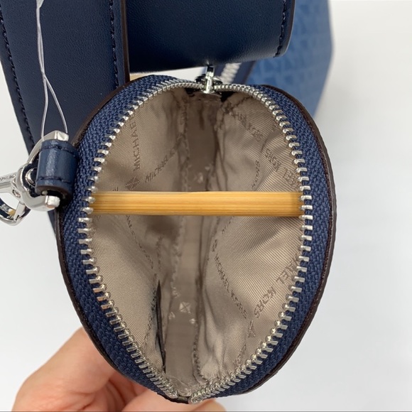 Michael Kors Jet Set Travel Crossbody w Tech Attch - Picture 12 of 16